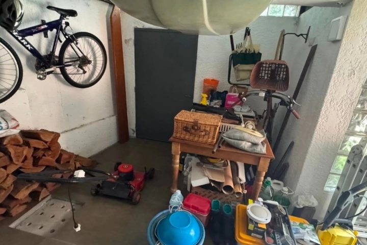 Imagen de Casa moderna de 3 pisos en Malvín