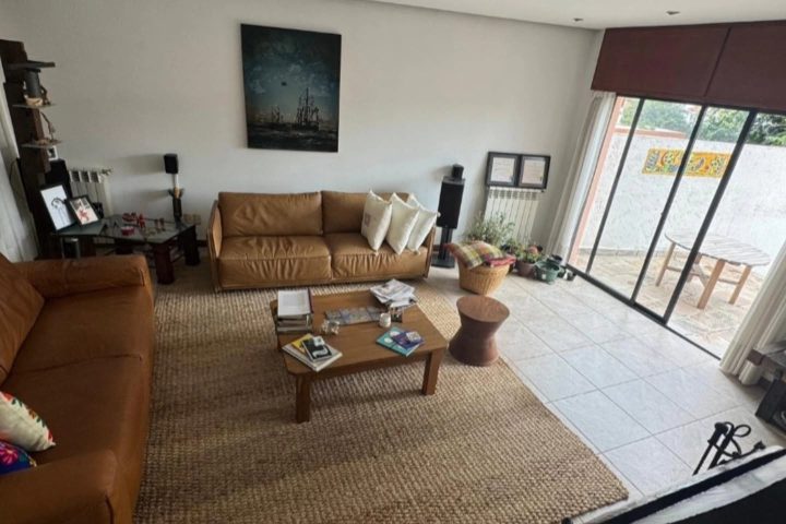 Imagen de Casa moderna de 3 pisos en Malvín