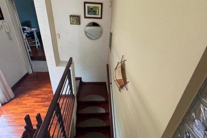 Imagen de Casa moderna de 3 pisos en Malvín