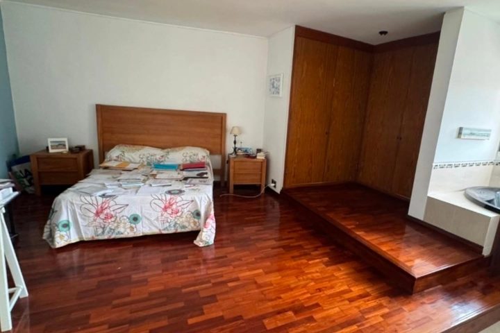 Imagen de Casa moderna de 3 pisos en Malvín
