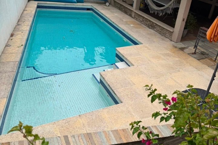 Imagen de Casa moderna de 3 pisos en Malvín