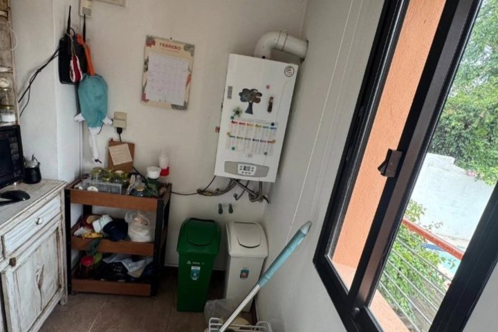 Imagen de Casa moderna de 3 pisos en Malvín