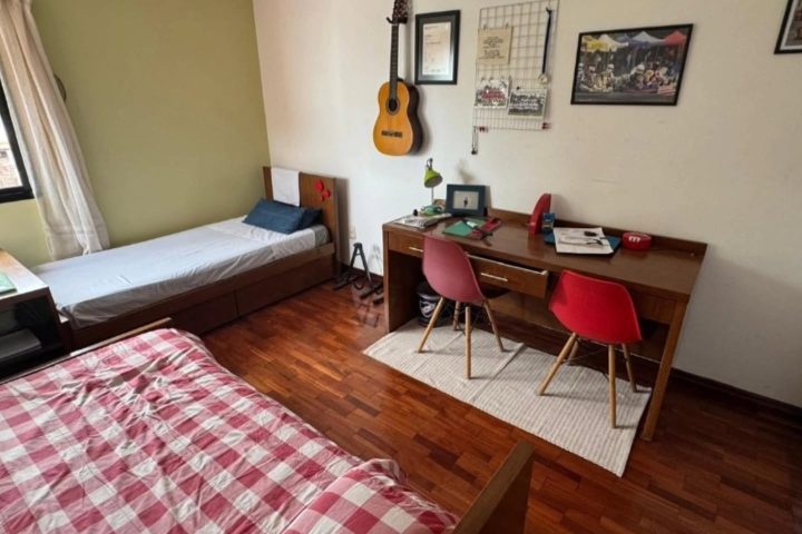 Imagen de Casa moderna de 3 pisos en Malvín