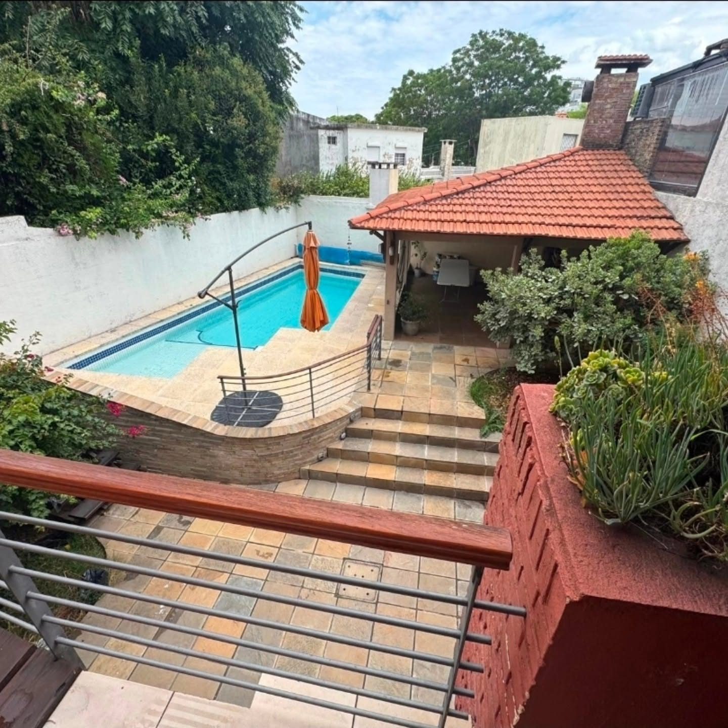 Imagen de Casa moderna de 3 pisos en Malvín